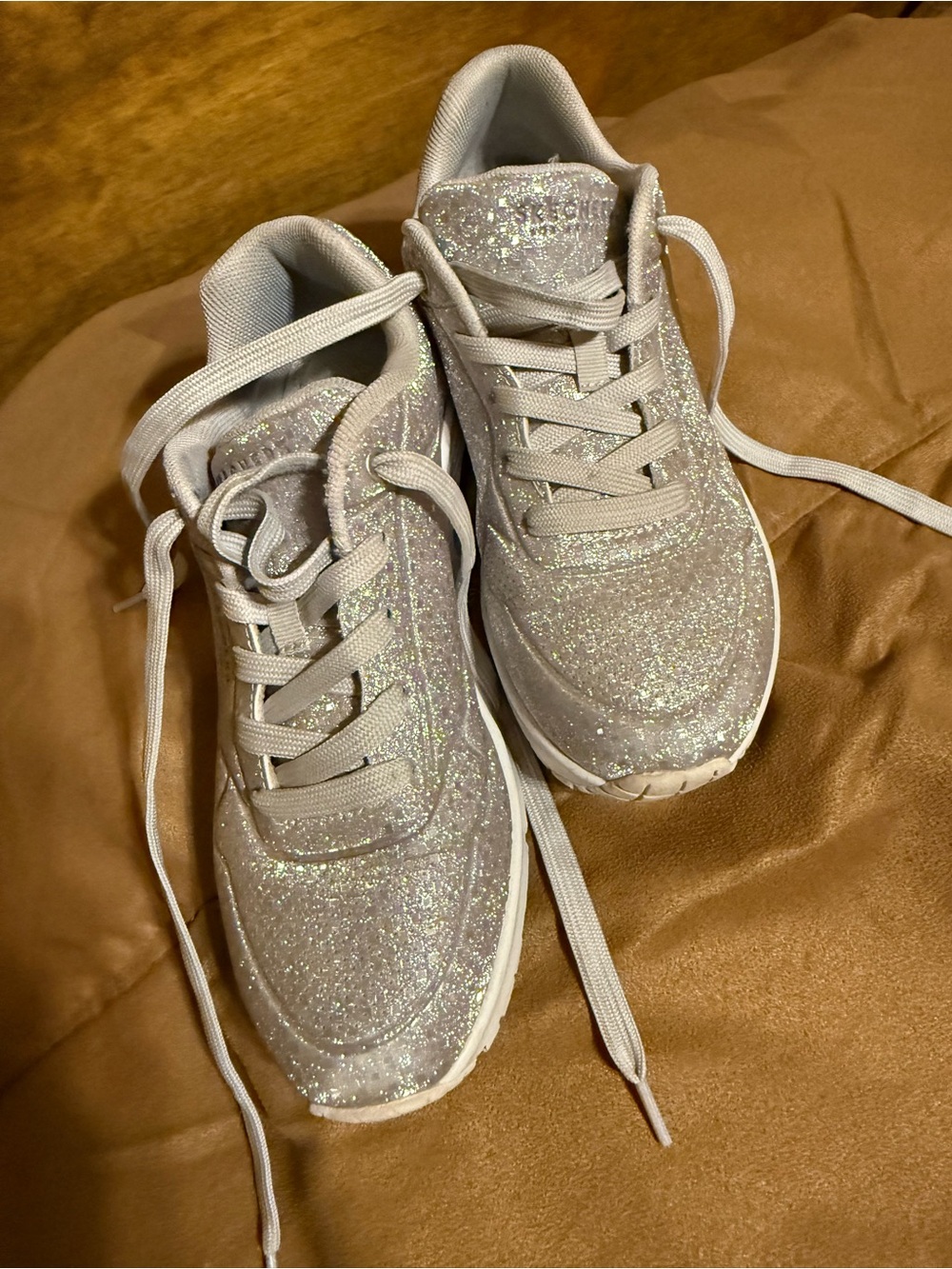 Skechers White Glitter Low-Top Sneaker